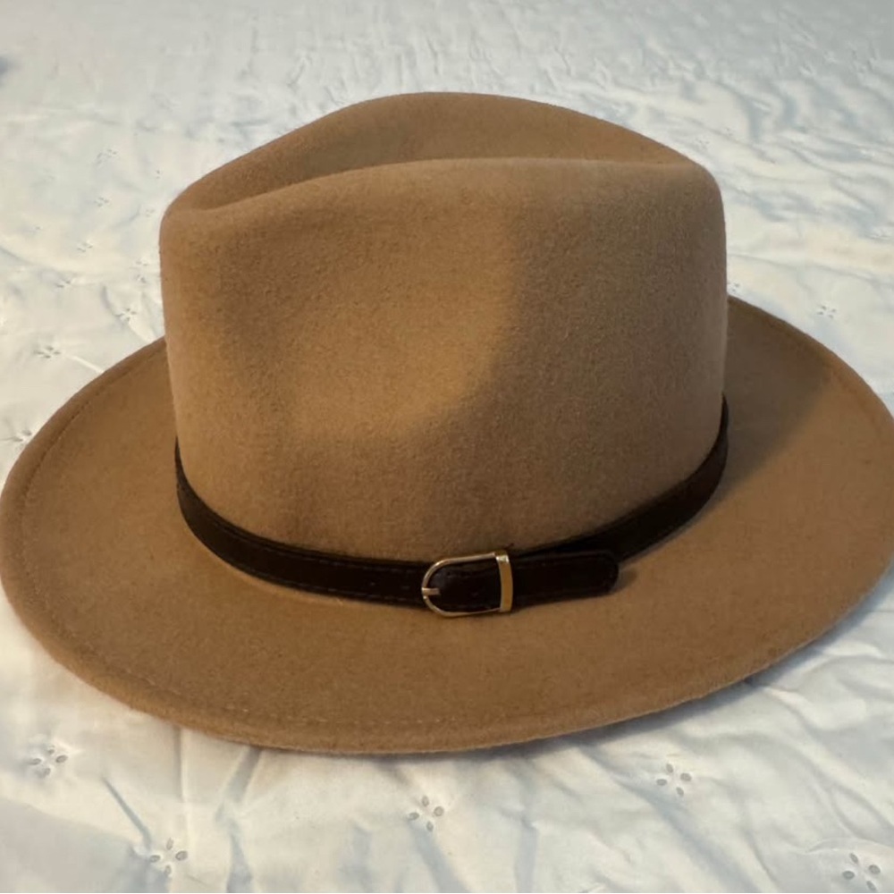 Classic Women's Felt Fedora Hat in Camel with Leather Band- Never Worn